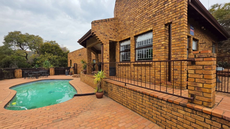 4 Bedroom Property for Sale in Bassonia Gauteng