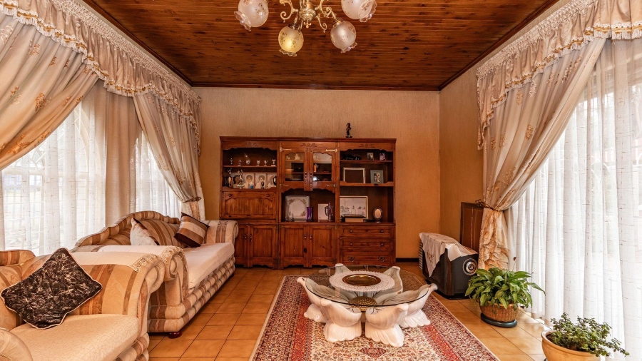 5 Bedroom Property for Sale in Rynsoord Gauteng