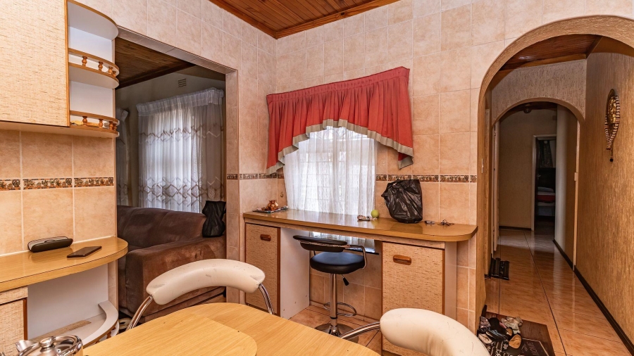 5 Bedroom Property for Sale in Rynsoord Gauteng