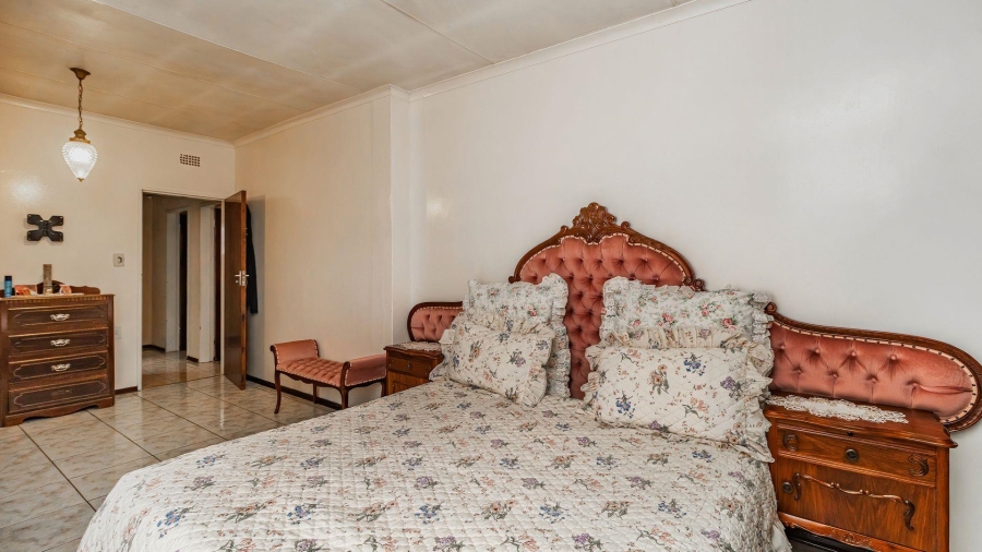 5 Bedroom Property for Sale in Rynsoord Gauteng