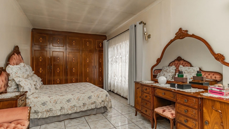 5 Bedroom Property for Sale in Rynsoord Gauteng