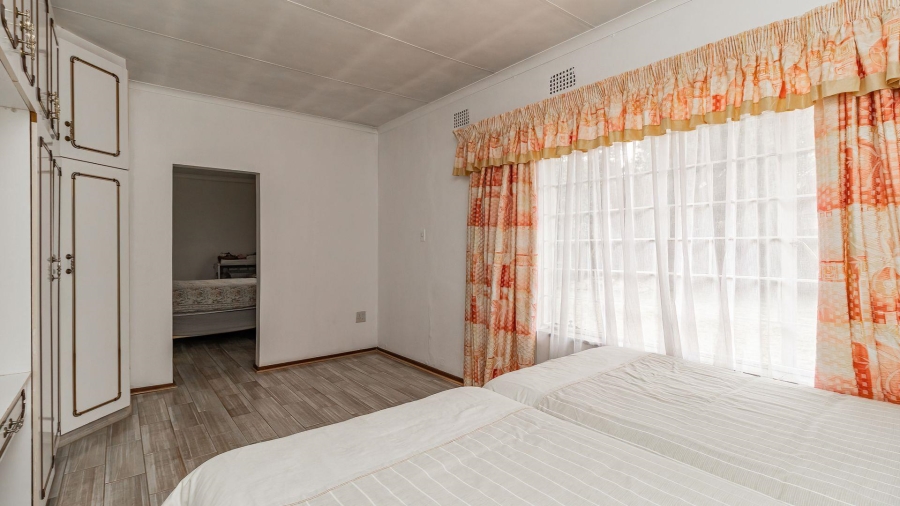 5 Bedroom Property for Sale in Rynsoord Gauteng