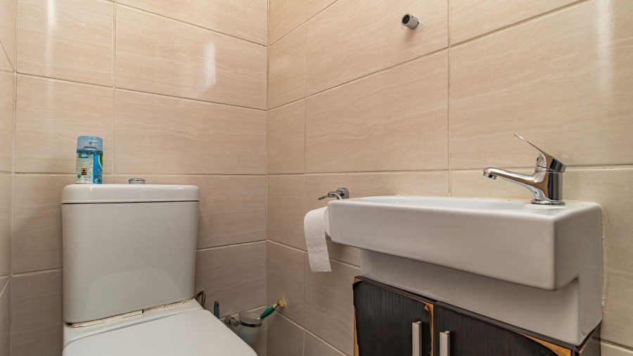 5 Bedroom Property for Sale in Rynsoord Gauteng