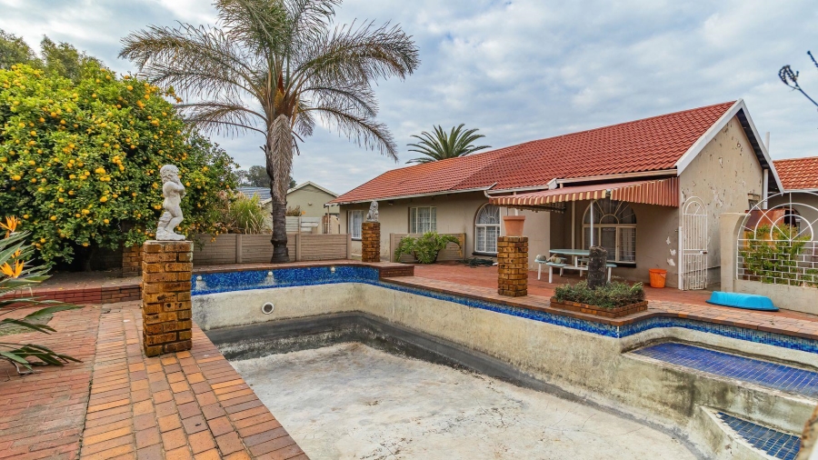5 Bedroom Property for Sale in Rynsoord Gauteng