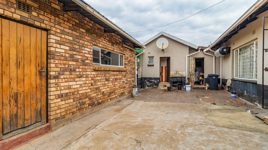 5 Bedroom Property for Sale in Rynsoord Gauteng