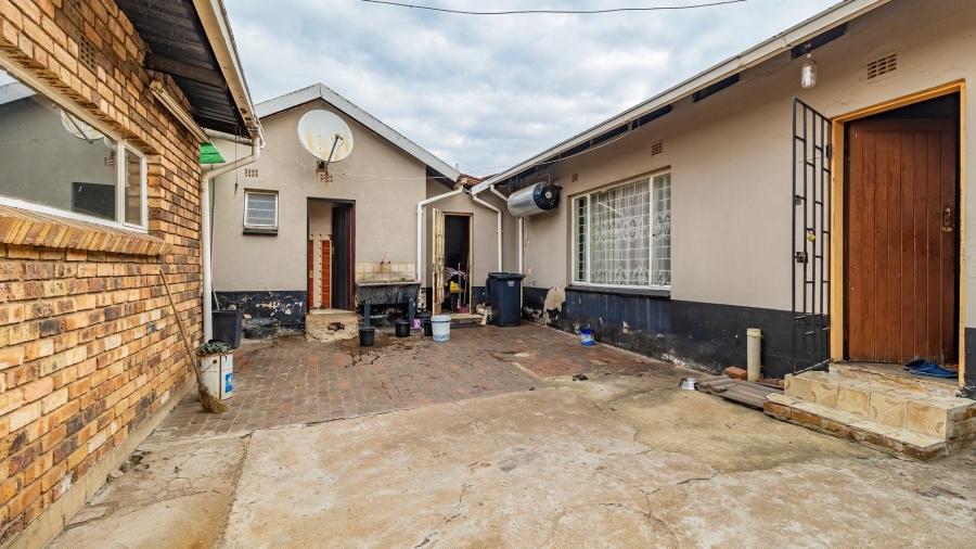 5 Bedroom Property for Sale in Rynsoord Gauteng