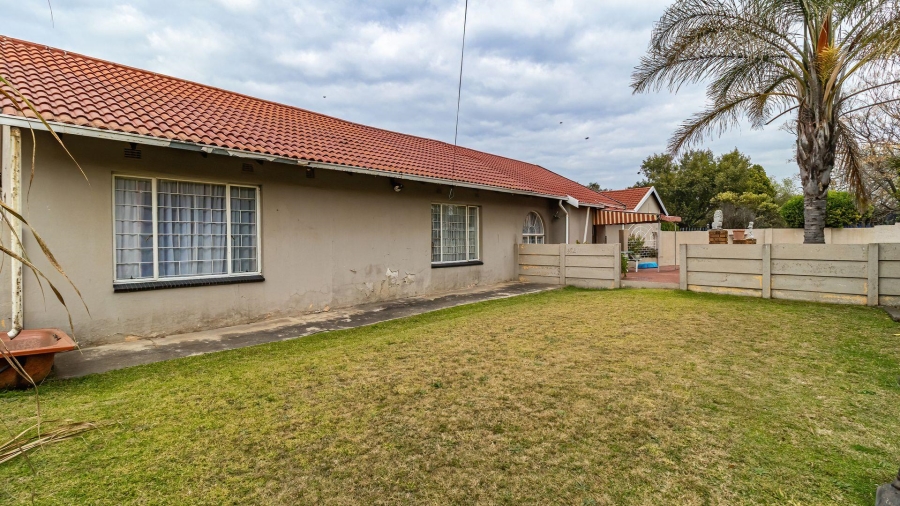5 Bedroom Property for Sale in Rynsoord Gauteng