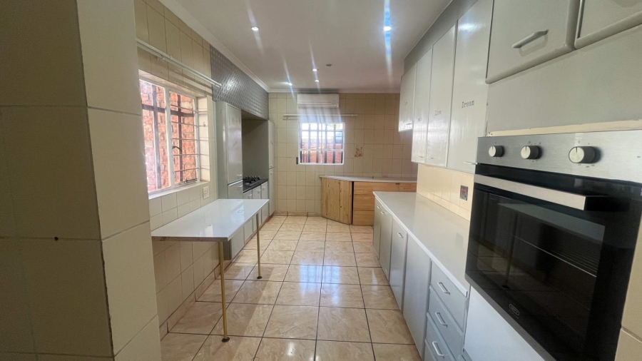3 Bedroom Property for Sale in Brackendowns Gauteng