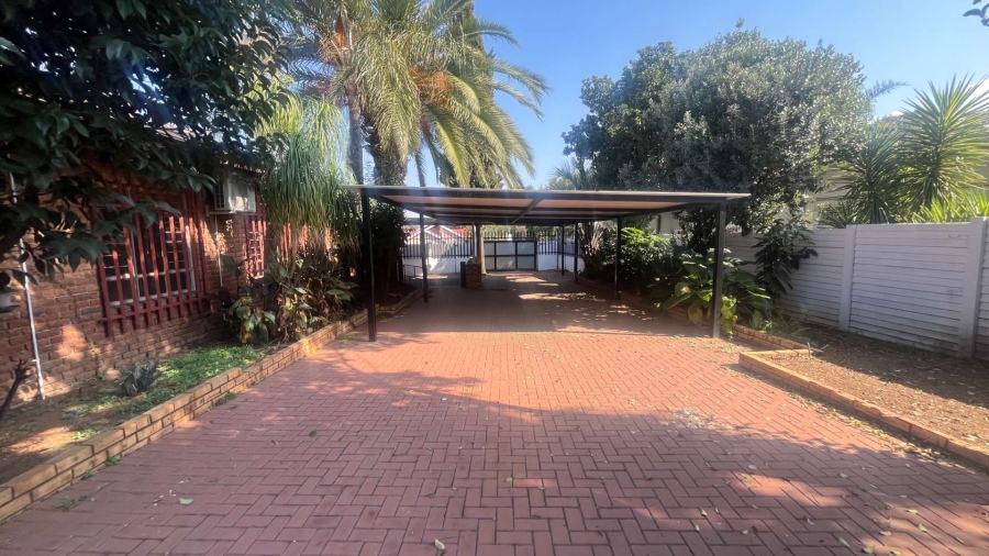 3 Bedroom Property for Sale in Brackendowns Gauteng