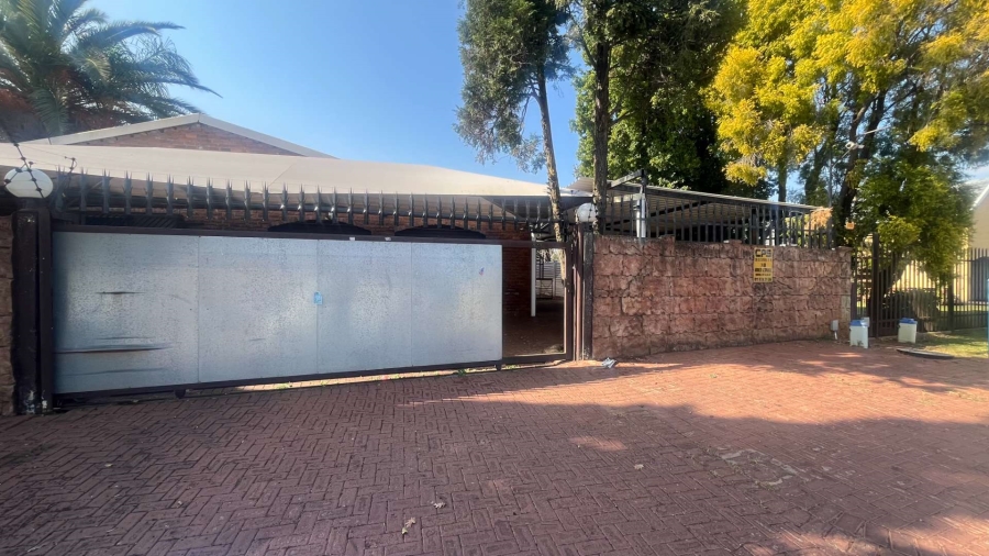 3 Bedroom Property for Sale in Brackendowns Gauteng