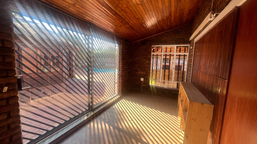 3 Bedroom Property for Sale in Brackendowns Gauteng