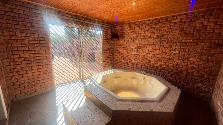 3 Bedroom Property for Sale in Brackendowns Gauteng