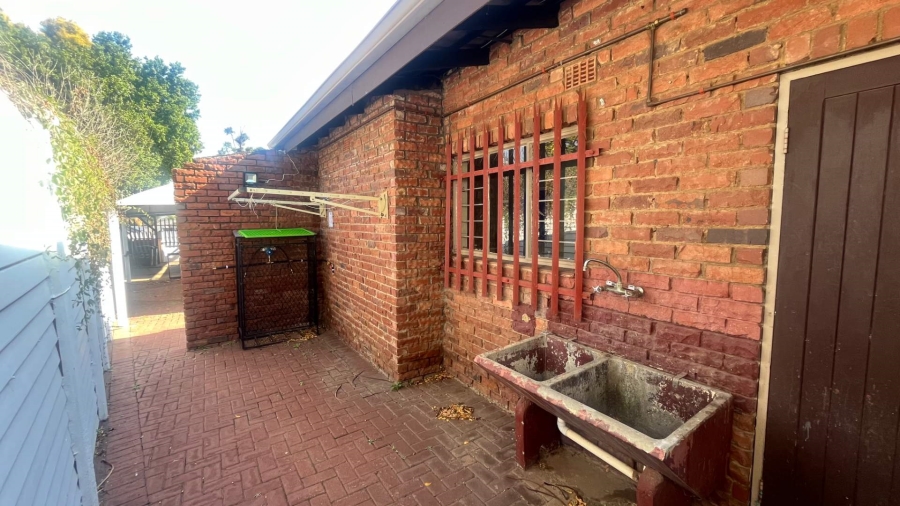 3 Bedroom Property for Sale in Brackendowns Gauteng