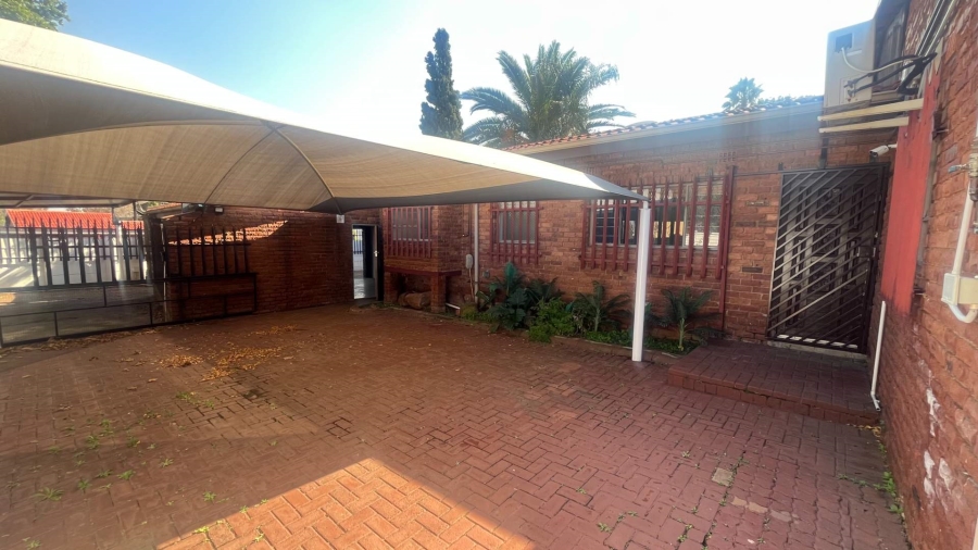 3 Bedroom Property for Sale in Brackendowns Gauteng