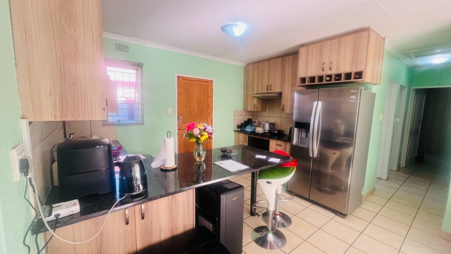 3 Bedroom Property for Sale in Alrode Gauteng