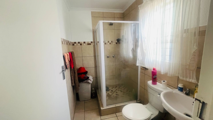 3 Bedroom Property for Sale in Alrode Gauteng