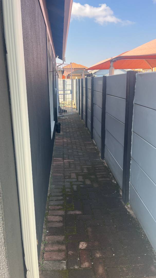 3 Bedroom Property for Sale in Alrode Gauteng