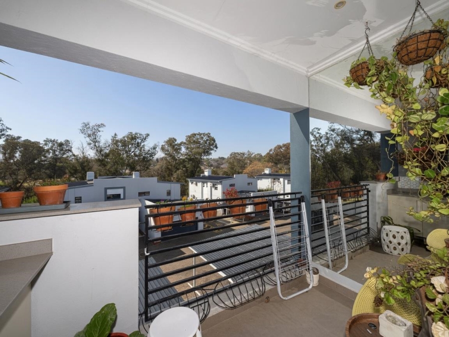 To Let 2 Bedroom Property for Rent in Bryanston Gauteng