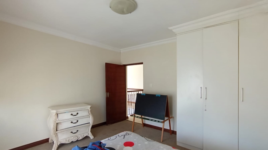4 Bedroom Property for Sale in Savanna Hills Gauteng