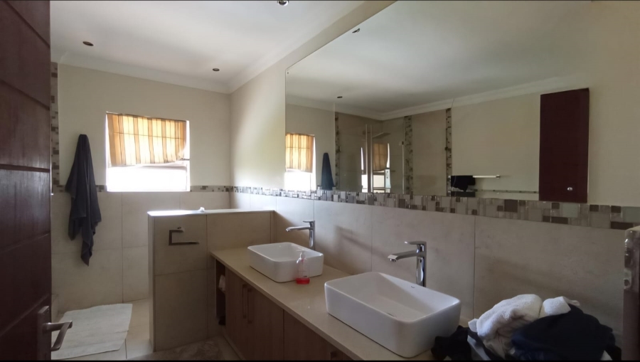 4 Bedroom Property for Sale in Savanna Hills Gauteng