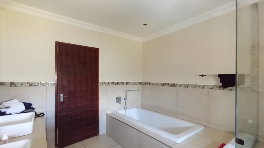 4 Bedroom Property for Sale in Savanna Hills Gauteng