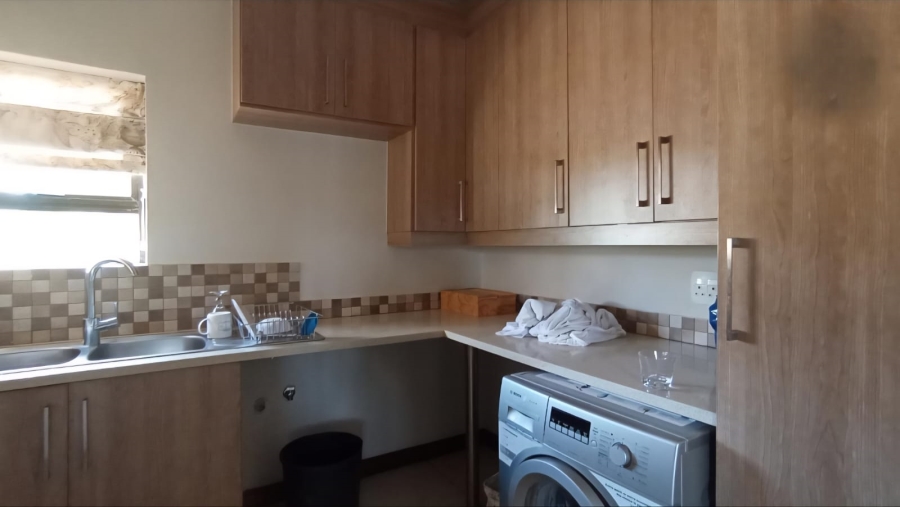 4 Bedroom Property for Sale in Savanna Hills Gauteng