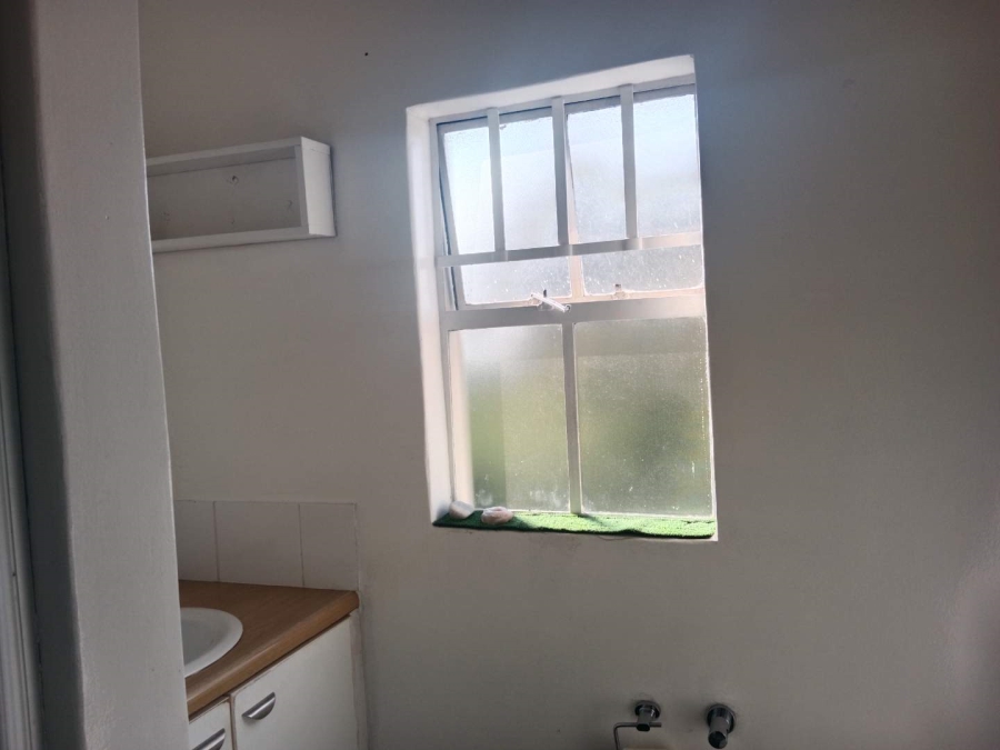 To Let 1 Bedroom Property for Rent in Houghton Gauteng