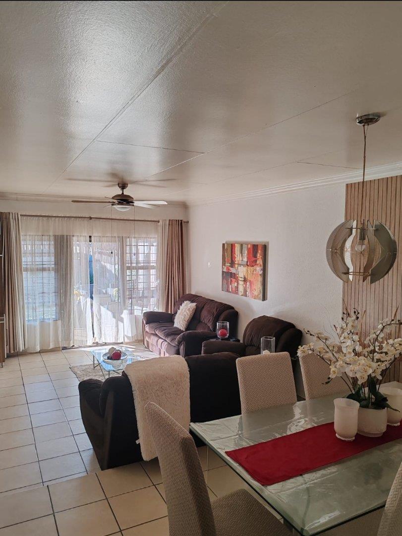 2 Bedroom Property for Sale in Weltevreden Park Gauteng