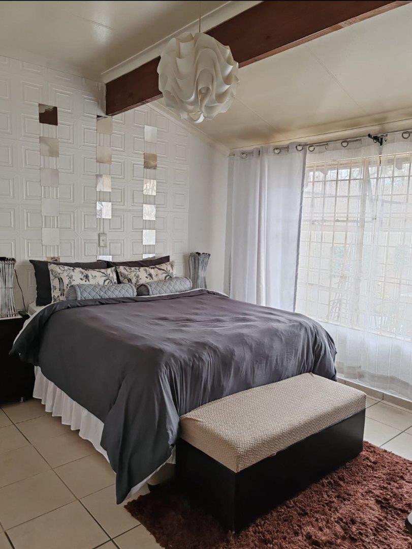 2 Bedroom Property for Sale in Weltevreden Park Gauteng