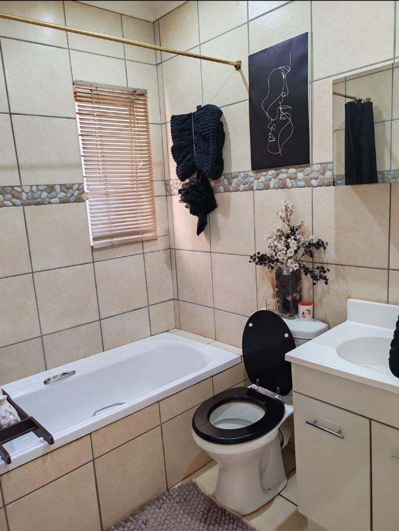 2 Bedroom Property for Sale in Weltevreden Park Gauteng