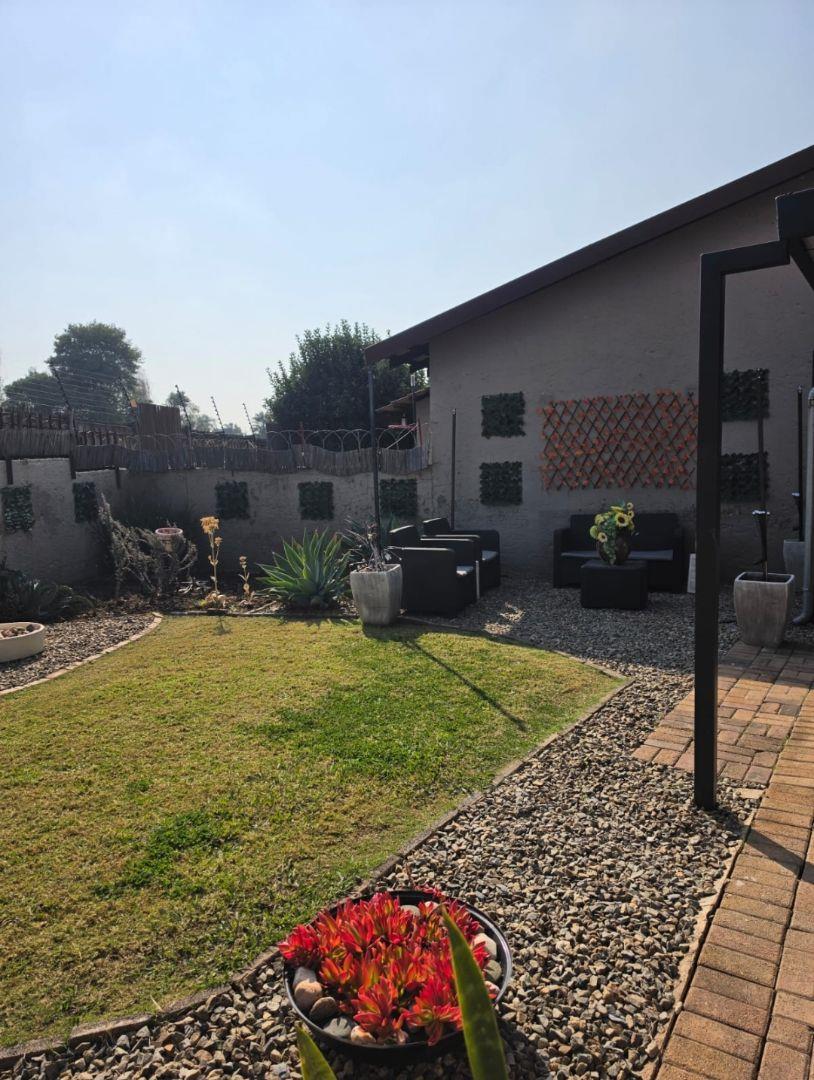 2 Bedroom Property for Sale in Weltevreden Park Gauteng