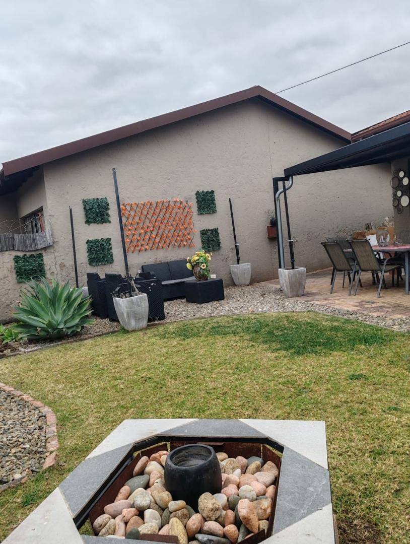 2 Bedroom Property for Sale in Weltevreden Park Gauteng