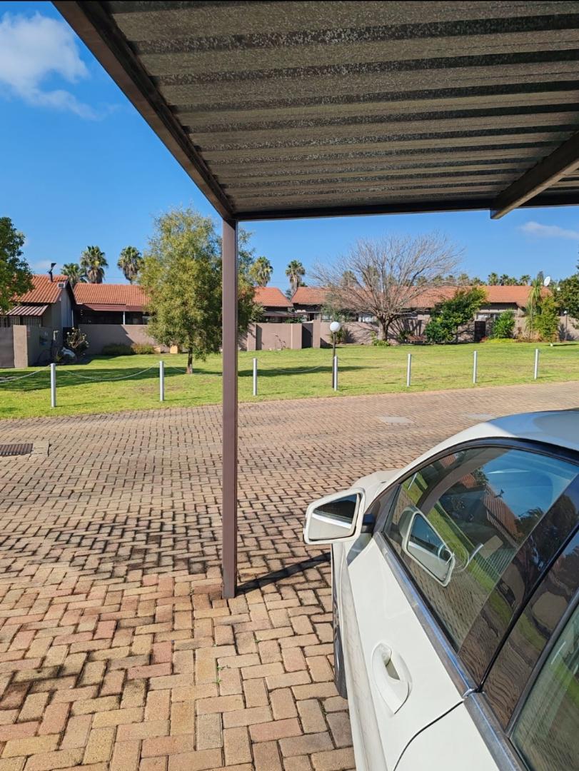 2 Bedroom Property for Sale in Weltevreden Park Gauteng