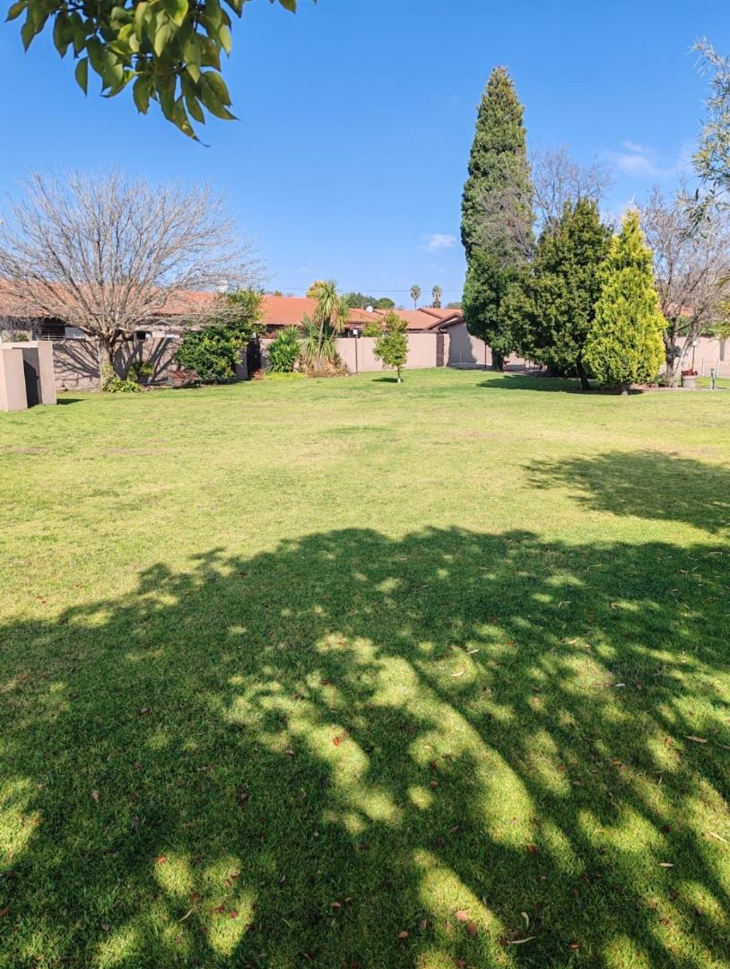 2 Bedroom Property for Sale in Weltevreden Park Gauteng