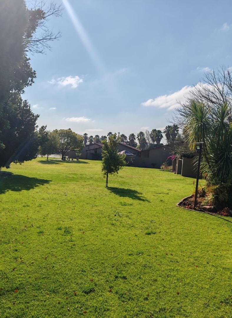 2 Bedroom Property for Sale in Weltevreden Park Gauteng