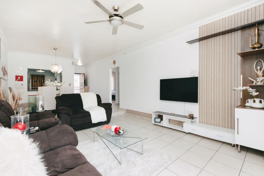 2 Bedroom Property for Sale in Weltevreden Park Gauteng