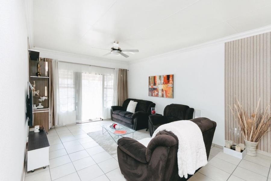 2 Bedroom Property for Sale in Weltevreden Park Gauteng