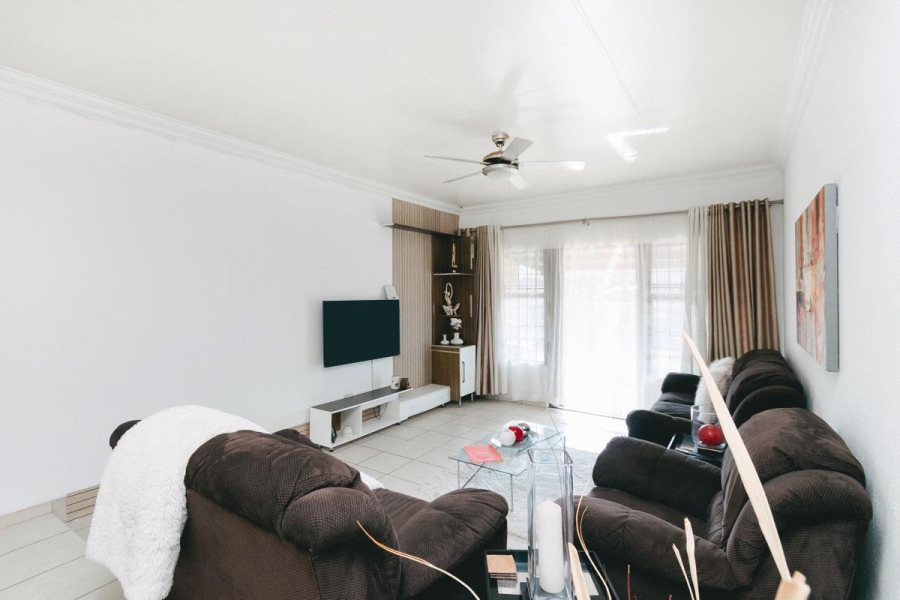 2 Bedroom Property for Sale in Weltevreden Park Gauteng