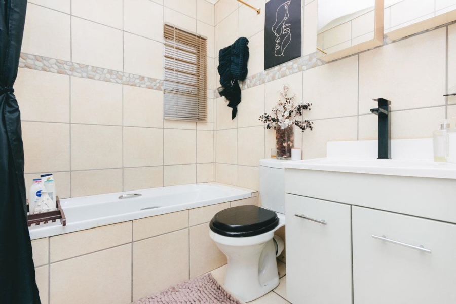 2 Bedroom Property for Sale in Weltevreden Park Gauteng