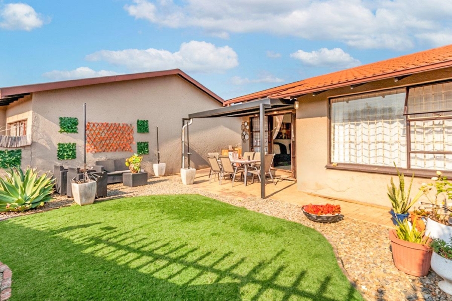 2 Bedroom Property for Sale in Weltevreden Park Gauteng