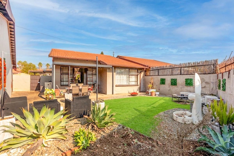 2 Bedroom Property for Sale in Weltevreden Park Gauteng
