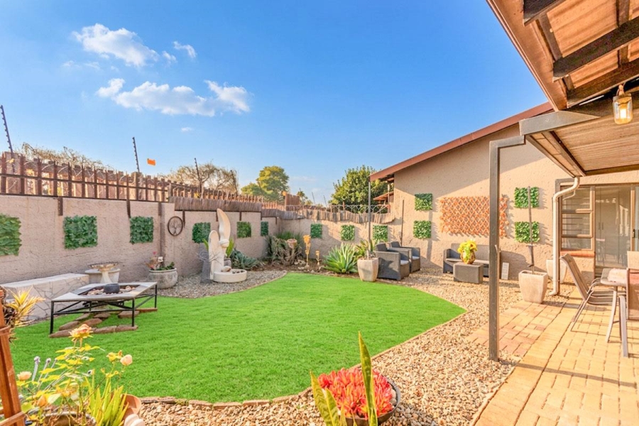 2 Bedroom Property for Sale in Weltevreden Park Gauteng