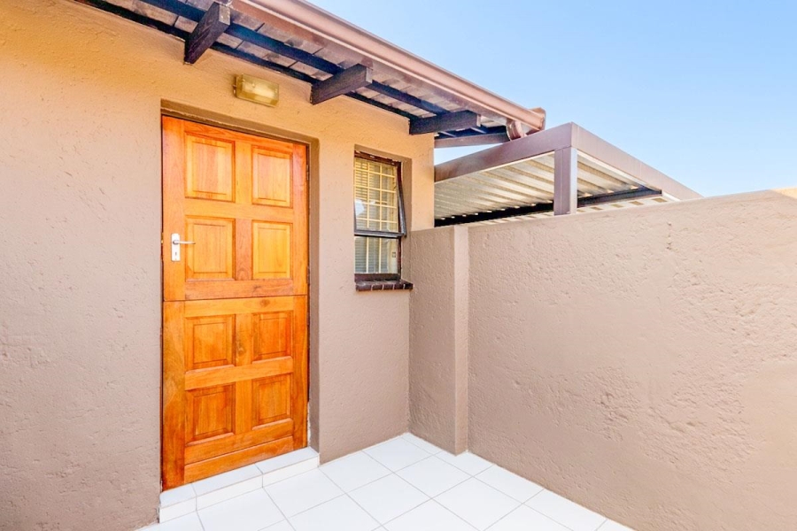 2 Bedroom Property for Sale in Weltevreden Park Gauteng