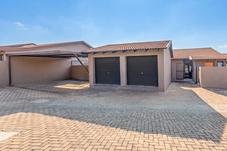 2 Bedroom Property for Sale in Weltevreden Park Gauteng