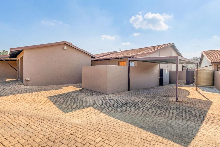 2 Bedroom Property for Sale in Weltevreden Park Gauteng