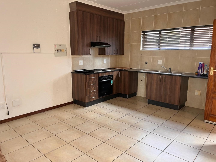 To Let 2 Bedroom Property for Rent in Helderwyk Gauteng