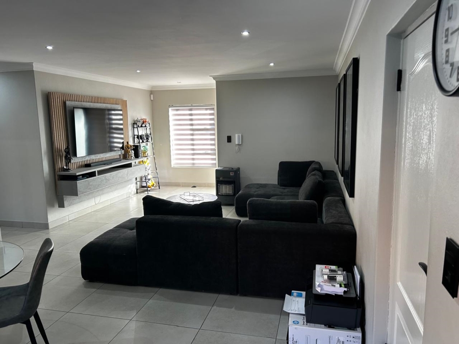To Let 3 Bedroom Property for Rent in New Redruth Gauteng