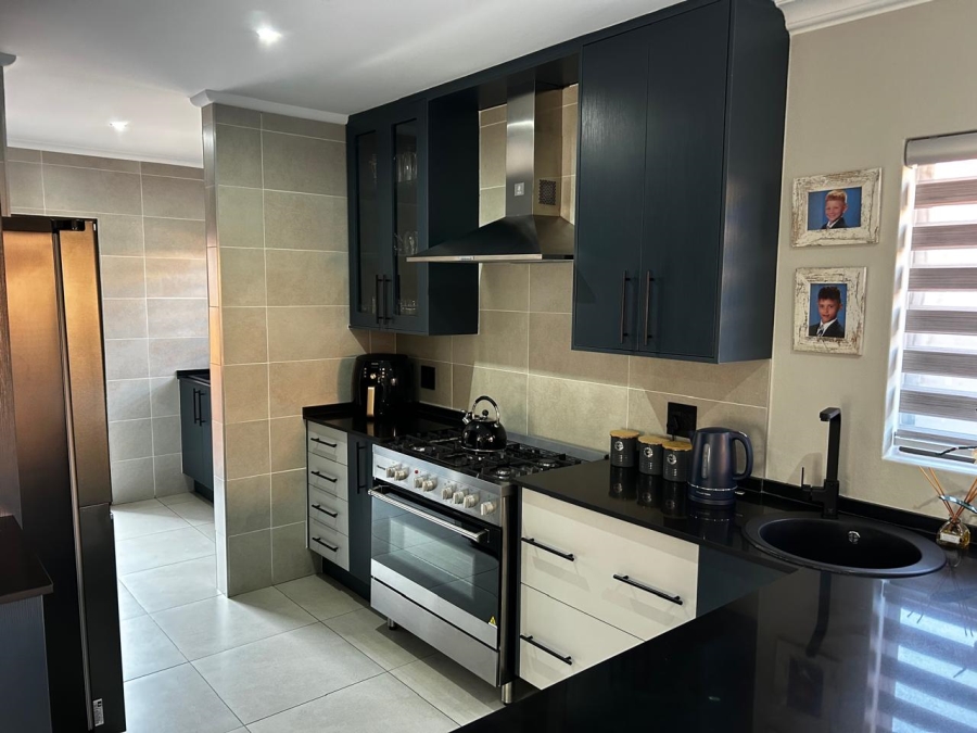 To Let 3 Bedroom Property for Rent in New Redruth Gauteng