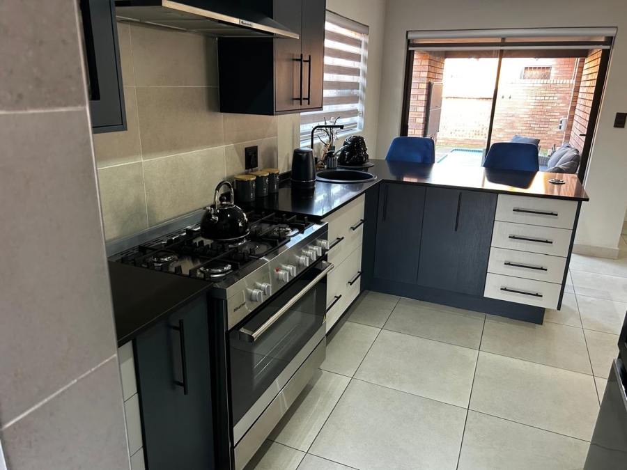 To Let 3 Bedroom Property for Rent in New Redruth Gauteng