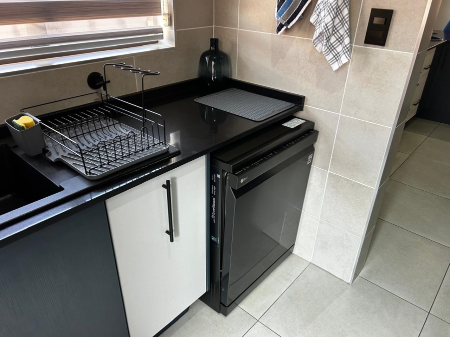 To Let 3 Bedroom Property for Rent in New Redruth Gauteng